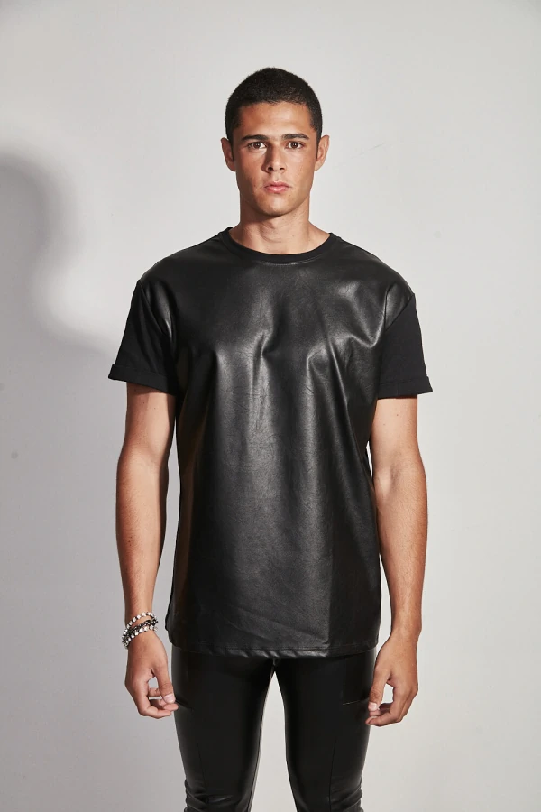 Camiseta Em Couro Básica