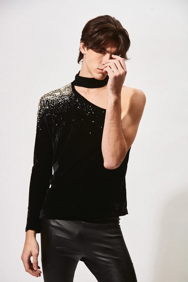 Camiseta Ombro Só em Veludo com Bordado em Vidrilhos