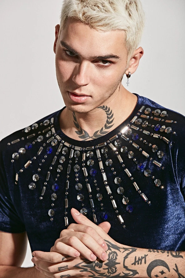 Camiseta em Veludo Bordada