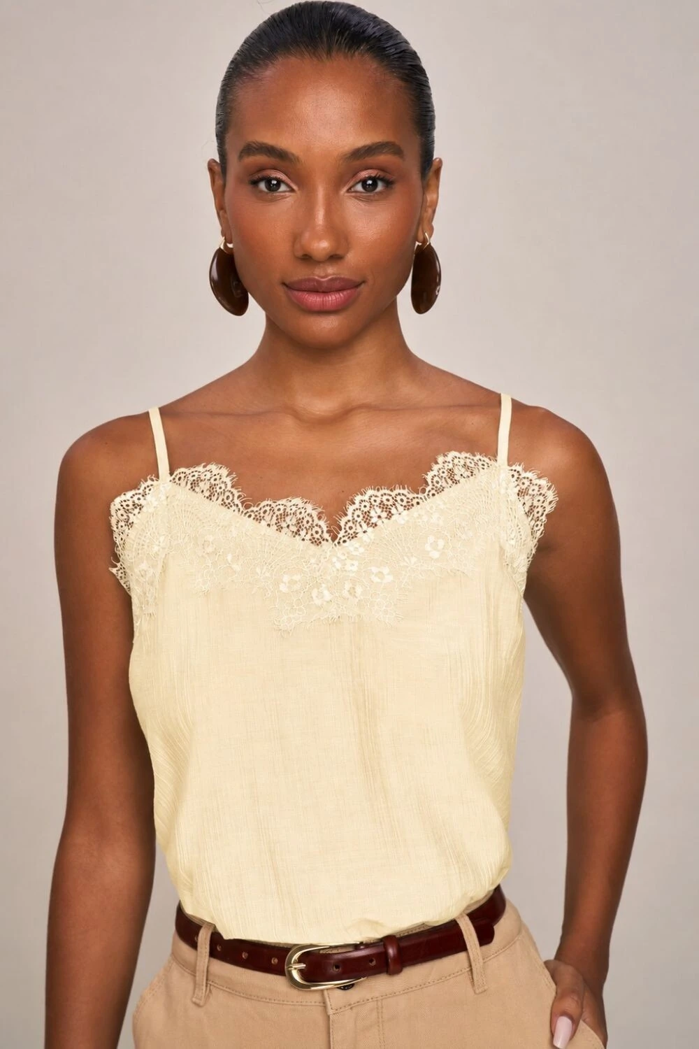 Foto Blusa Alcas Decote Renda