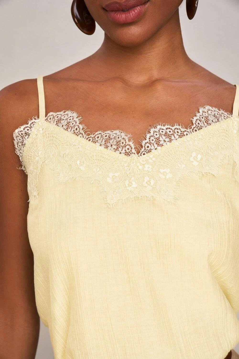 Foto Blusa Alcas Decote Renda