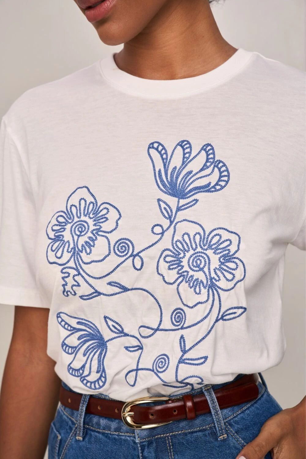 Foto Blusa Manga Curta Detalhe Bordado