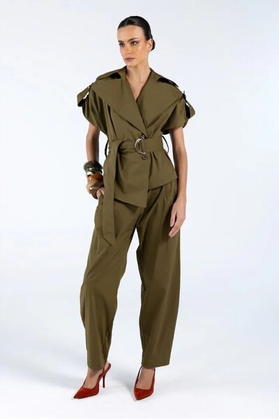 FotoColete Transpassado Manga Dobrada e Faixa