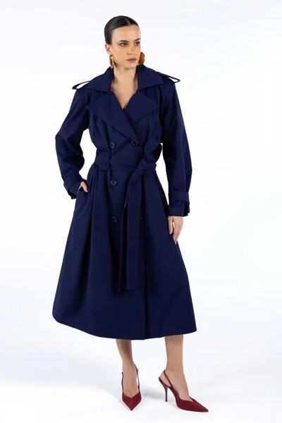 Foto Trench Coat Pregas Passantes Largos e Recorte Sobreposto Costas