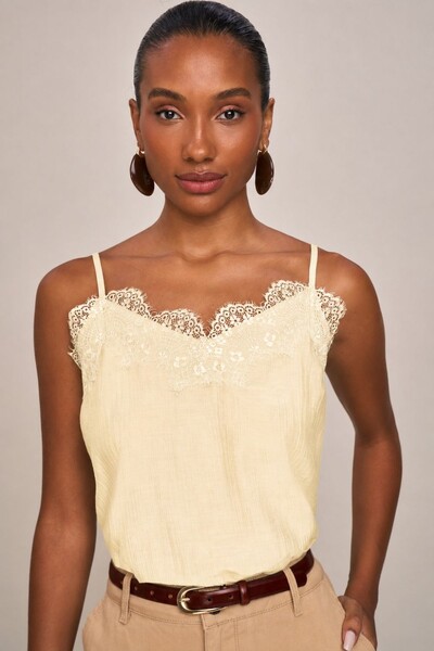 Foto Blusa Alcas Decote Renda