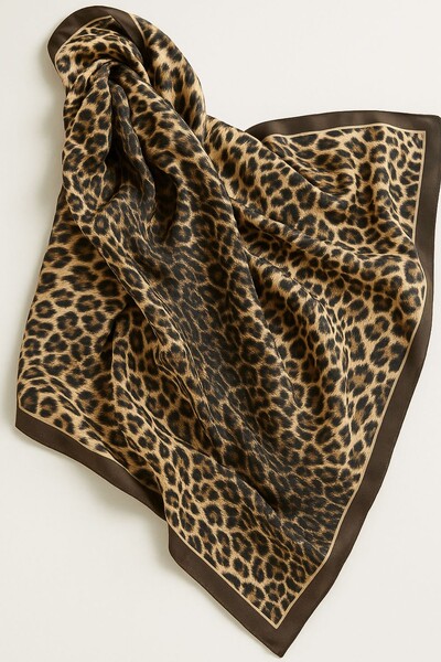 Foto Lenço Estampa Onça