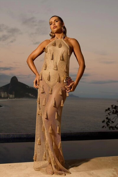 Foto Vestido Tela Dourada Com Acabamento De Trança