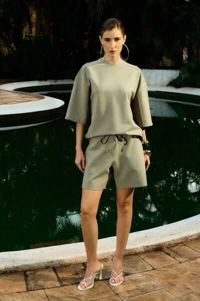 Foto Conjunto T-Shirt Oversized e Short em Malha