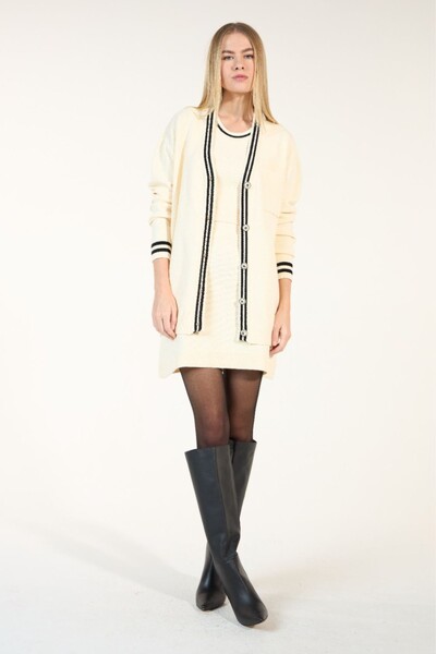 Foto Trijunto Blusa Saia e Cardigan