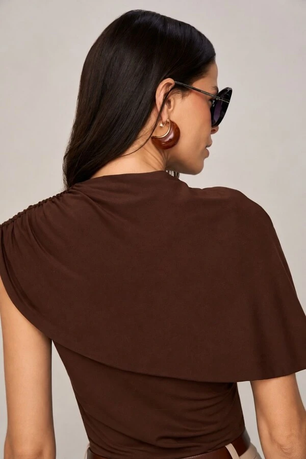 BLusa sem Manga Detalhe sobreposição
