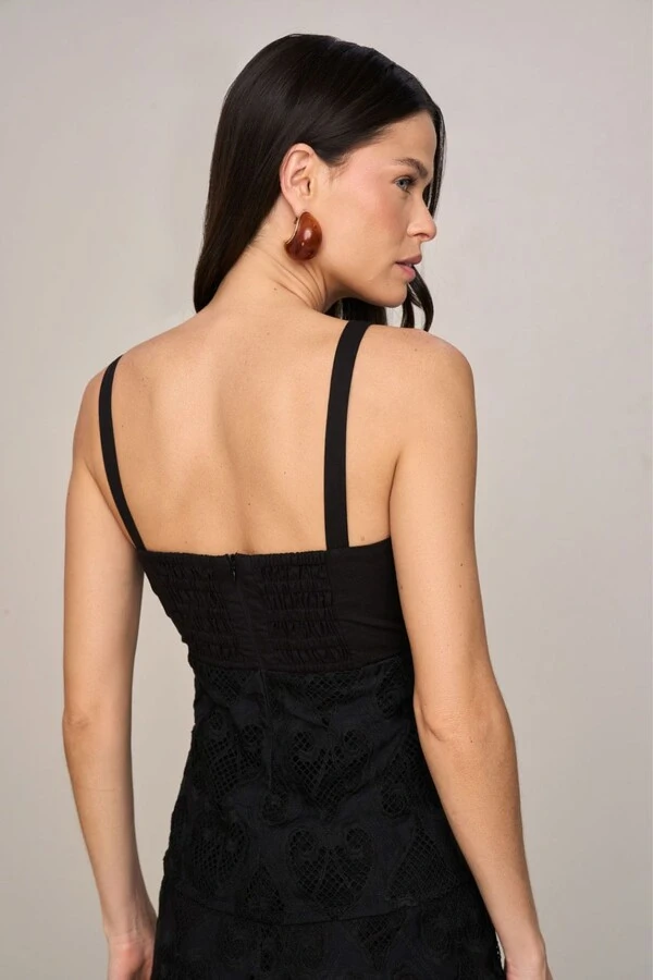 Blusa Alças Recorte no Busto