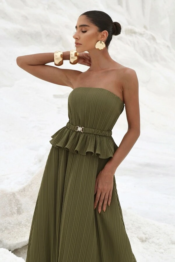 Vestido Plissado Com Faixa Strass