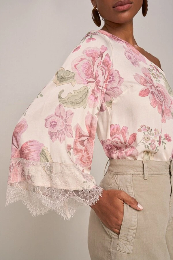 Blusa Ombro Só Detalhe Renda