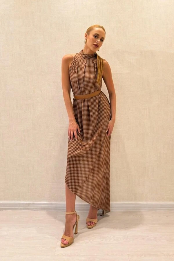 Vestido Assimétrico Gola Alta