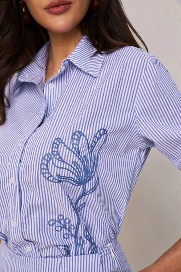 Camisa Manga Longa Detalhe Bordado