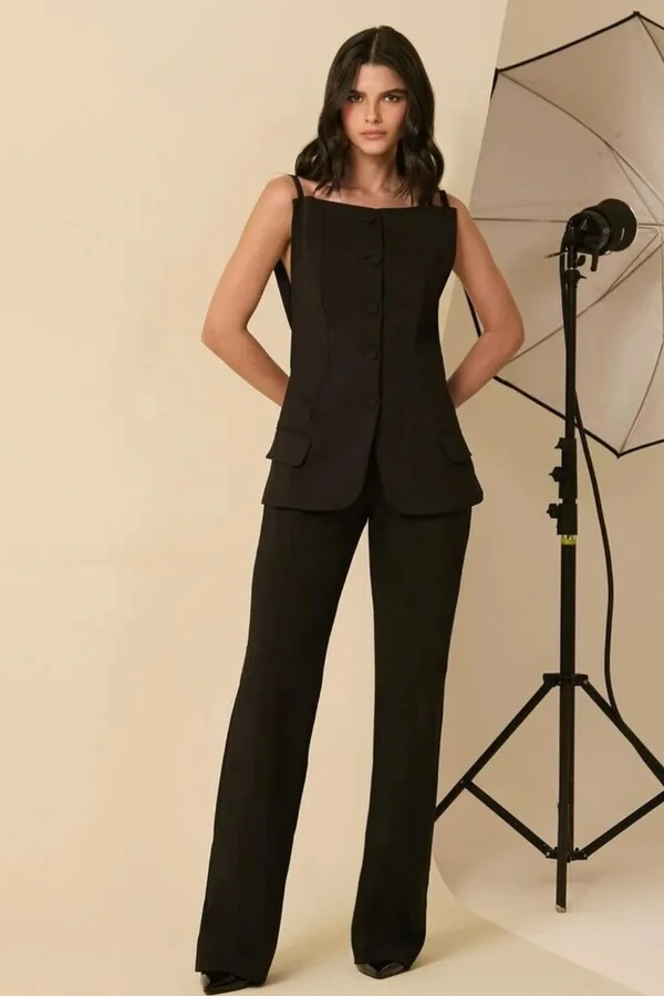 Conjunto Blusa Com Pontas e Calça Alfaiataria