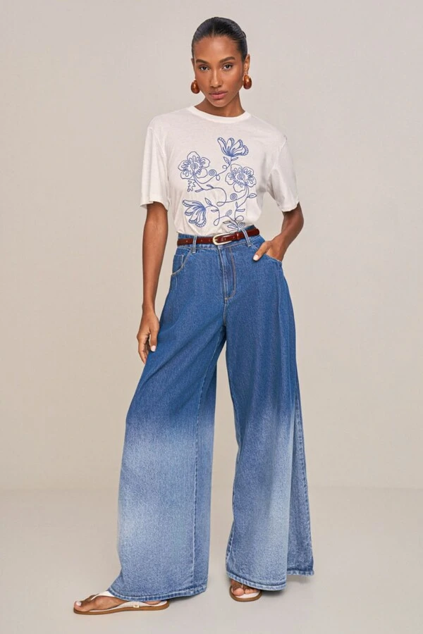 Blusa Manga Curta Detalhe Bordado