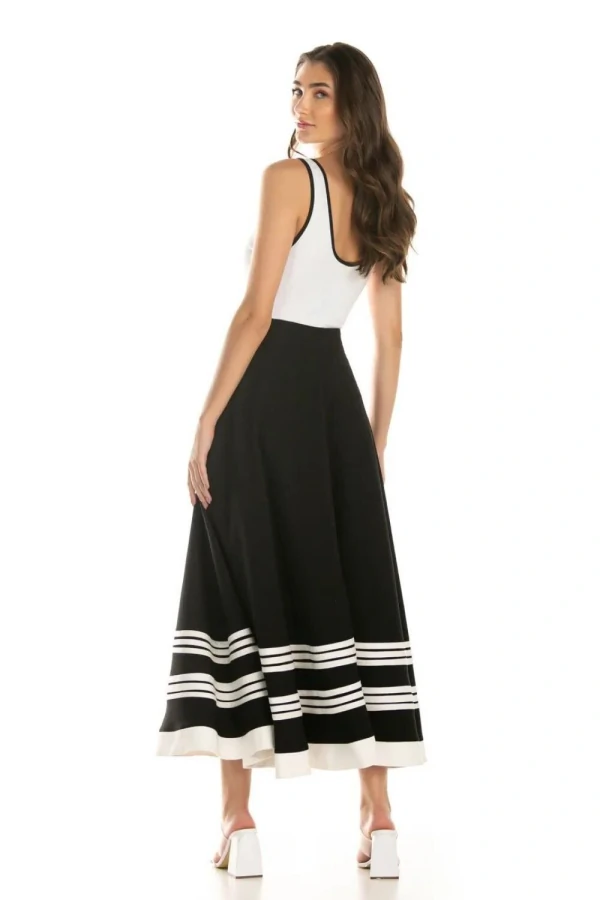 Conjunto Camiseta e Saia Listras