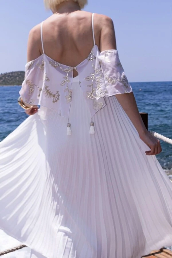 Vestido Plissado com Babados