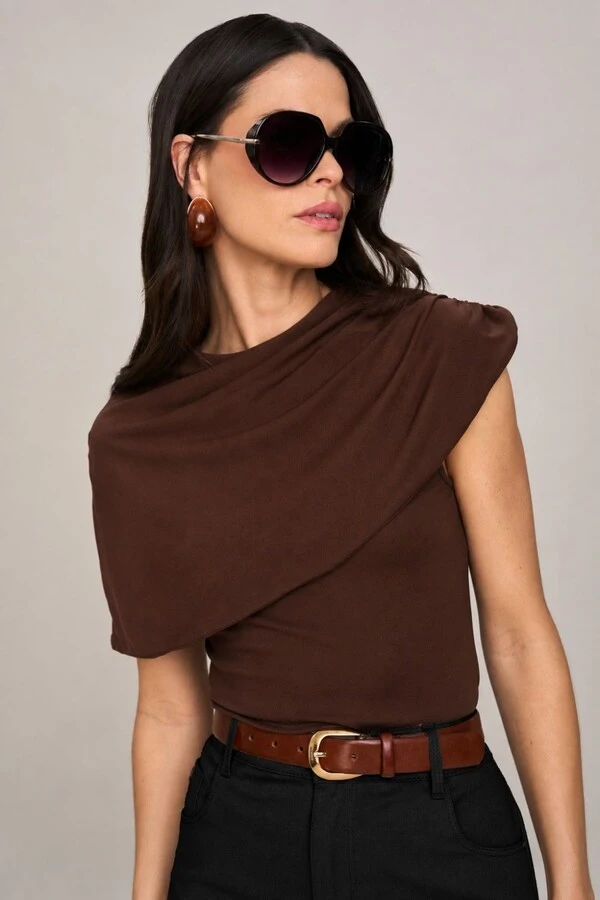 BLusa sem Manga Detalhe sobreposição