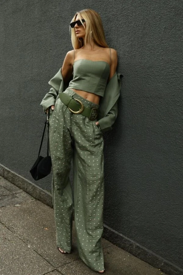 Calça Slouch Aplicação