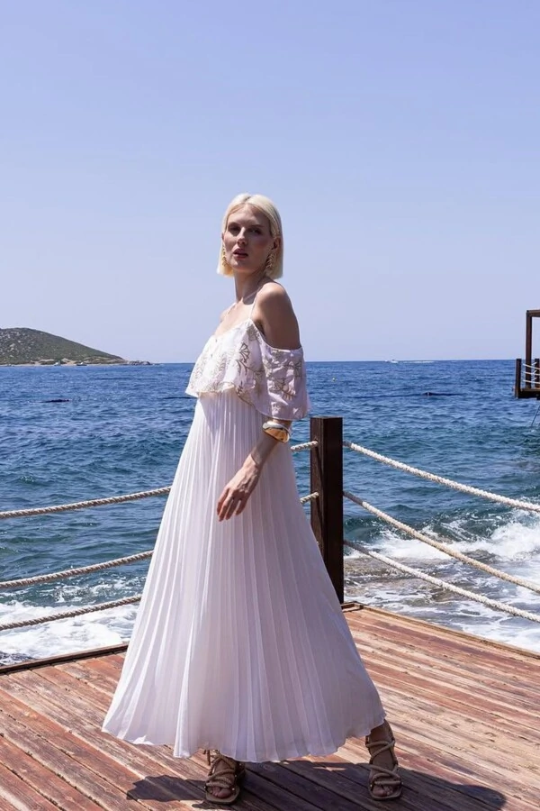 Vestido Plissado com Babados