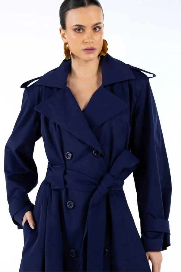 Trench Coat Pregas Passantes Largos e Recorte Sobreposto Costas