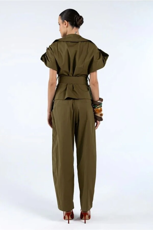 Calça Cenoura com Pregas