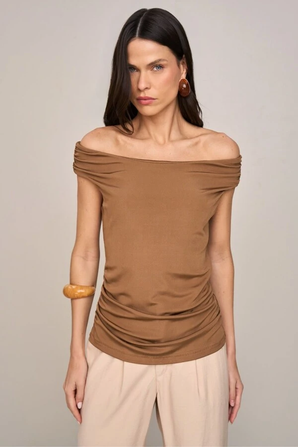 Blusa Ombro a Ombro Detalhe Franzido
