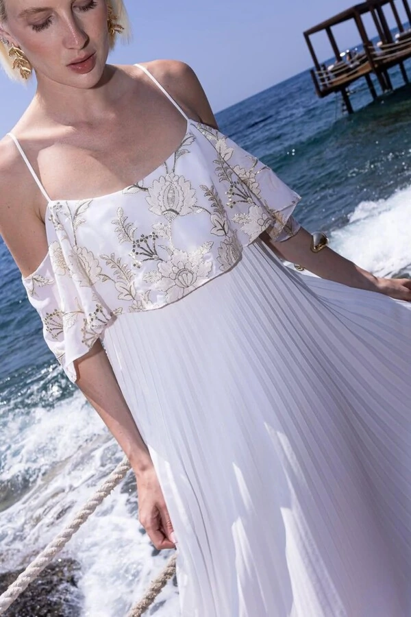 Vestido Plissado com Babados