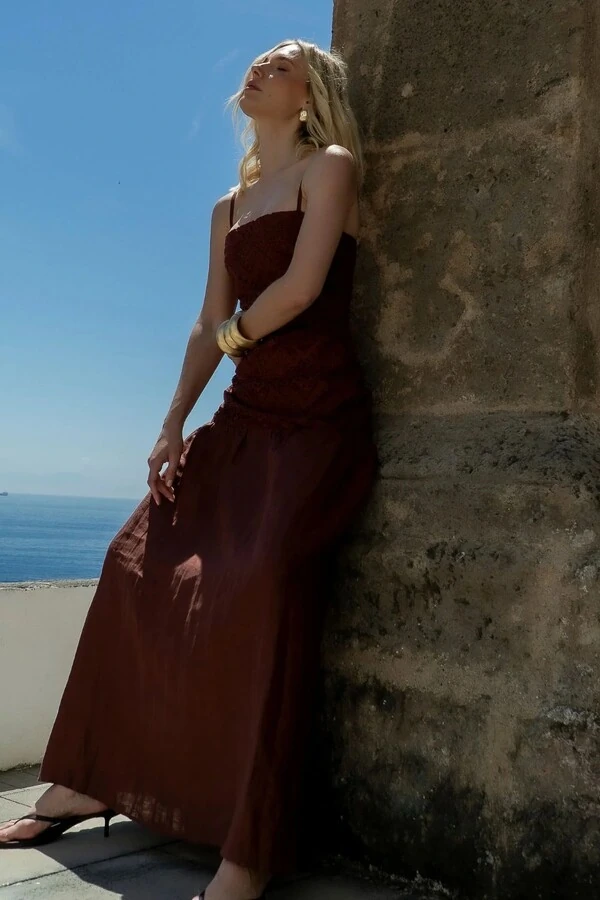 Vestido Longo Em Renda Guipuir e Saia De Linho