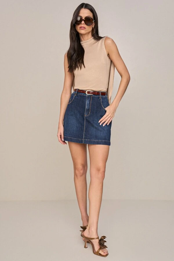 Blusa sem Manga Detalhe nas Costas
