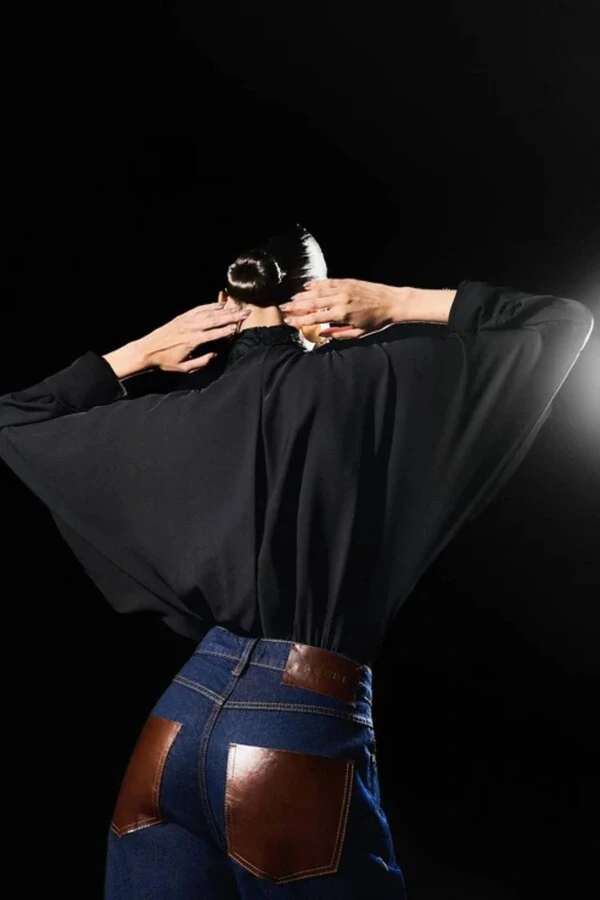 Calça Jeans Bolso Couro