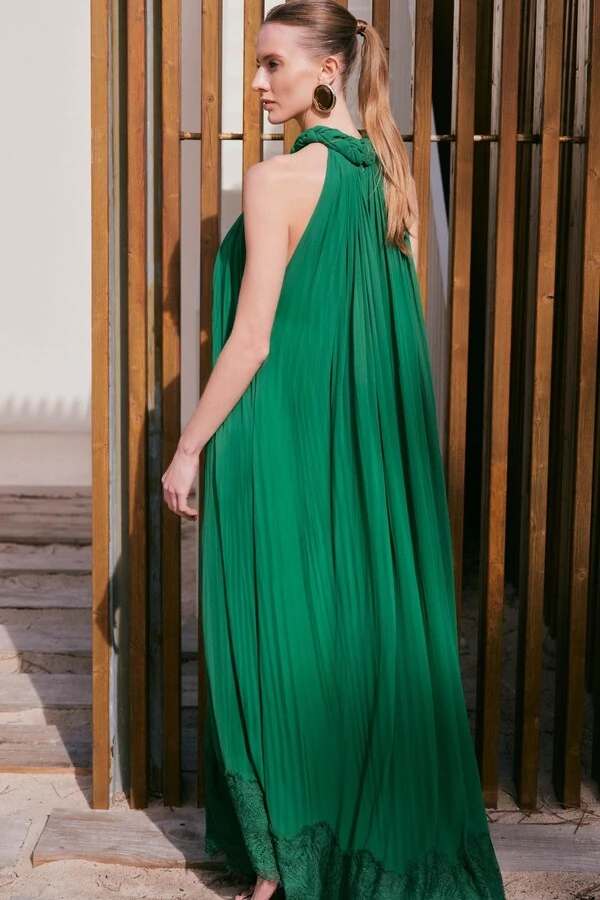 Vestido Tarquinado Pescoço Trançado e Renda Barra