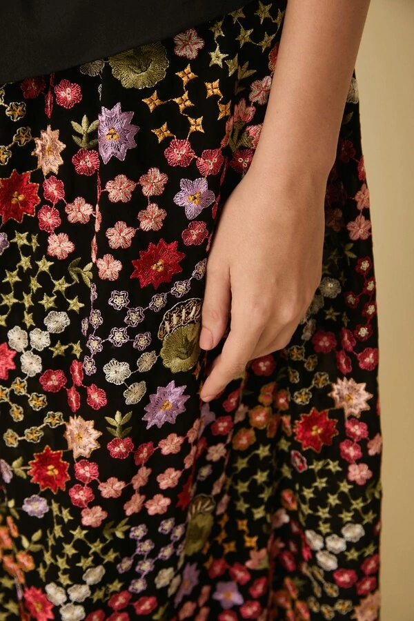 Saia Longa Tecido Bordado