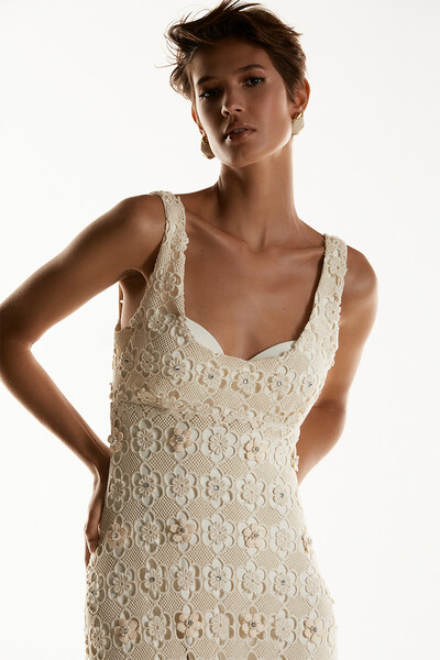 FotoVestido bordado com flores 3D e Cristais