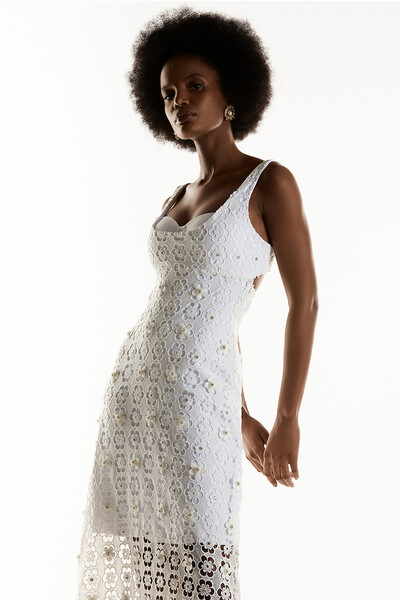 FotoVestido bordado com flores 3D e Cristais