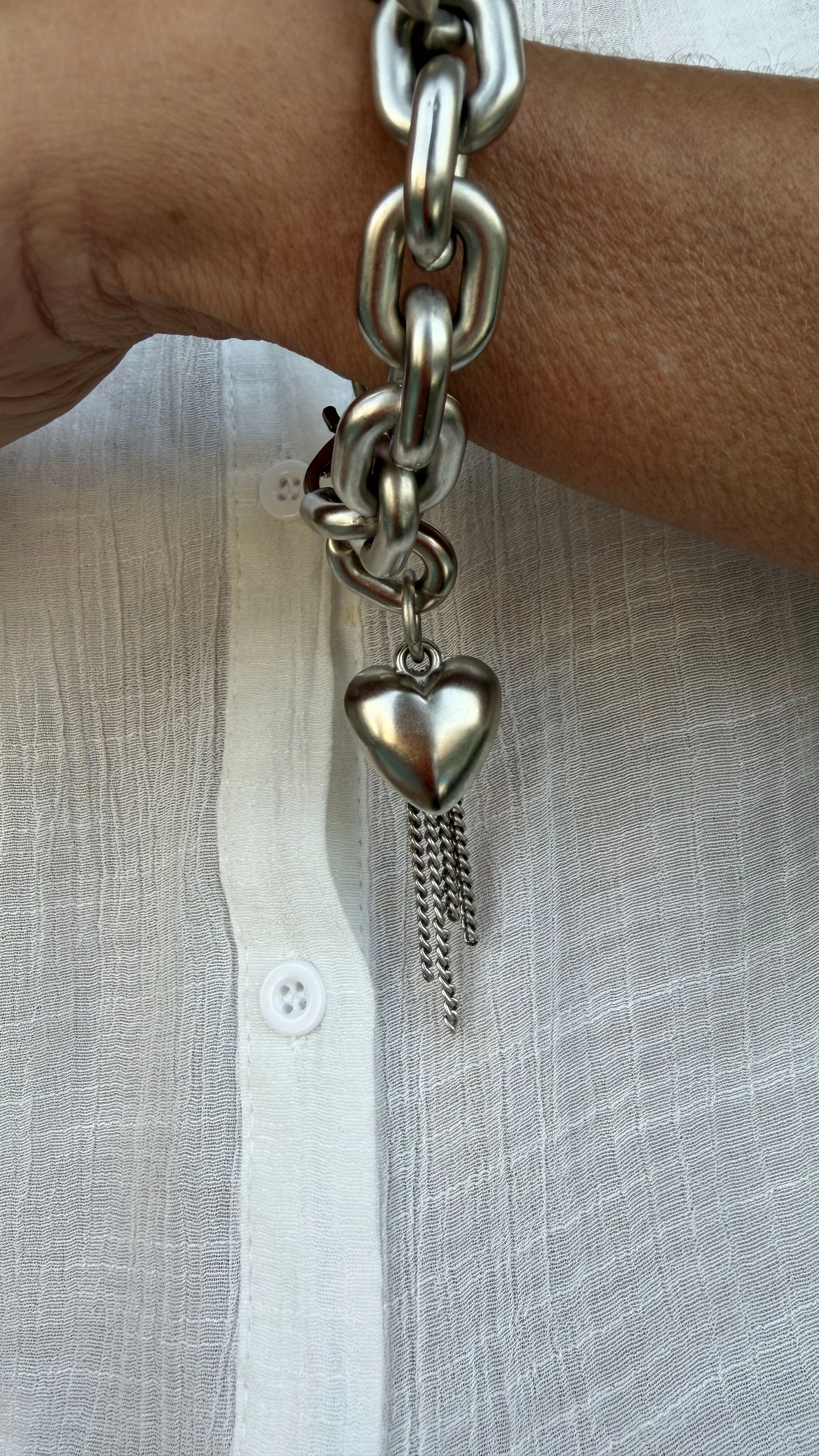 Foto Pulseira Chunky de Elos com Pingente de Coração em Banho de Prata | Tatsi