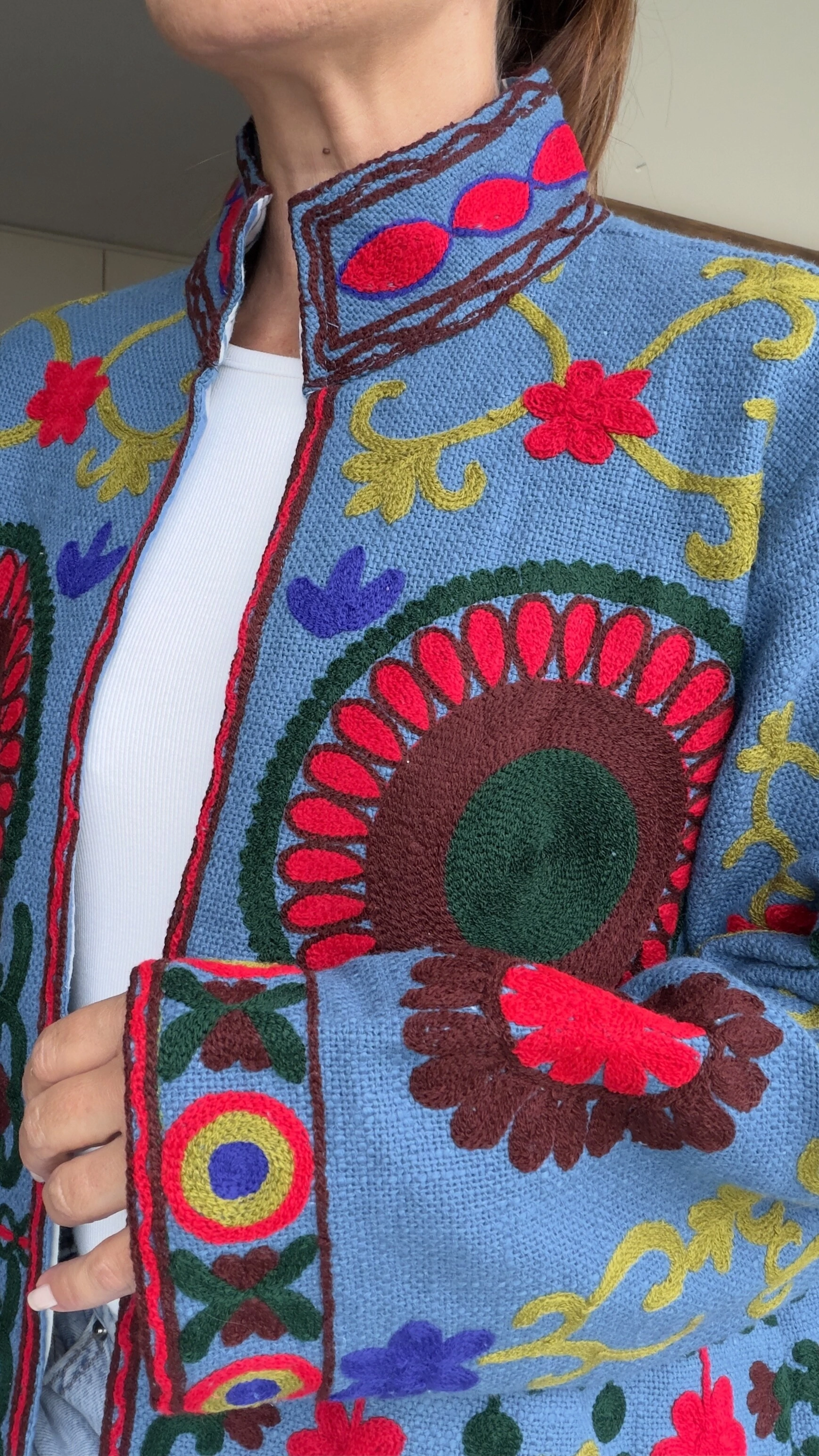 Foto Casaco Bordado Linho Azul Mandalas Tati Veste