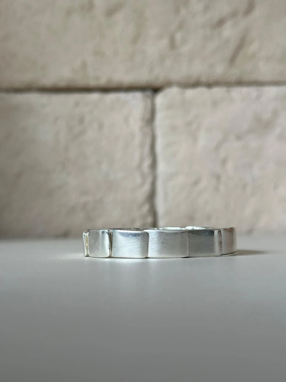 Foto Pulseira Elástica Firme Elos Retangulares Curvos Banho de Prata