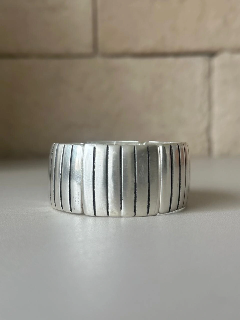 Foto Bracelete Rígido Listrado Banho de Prata
