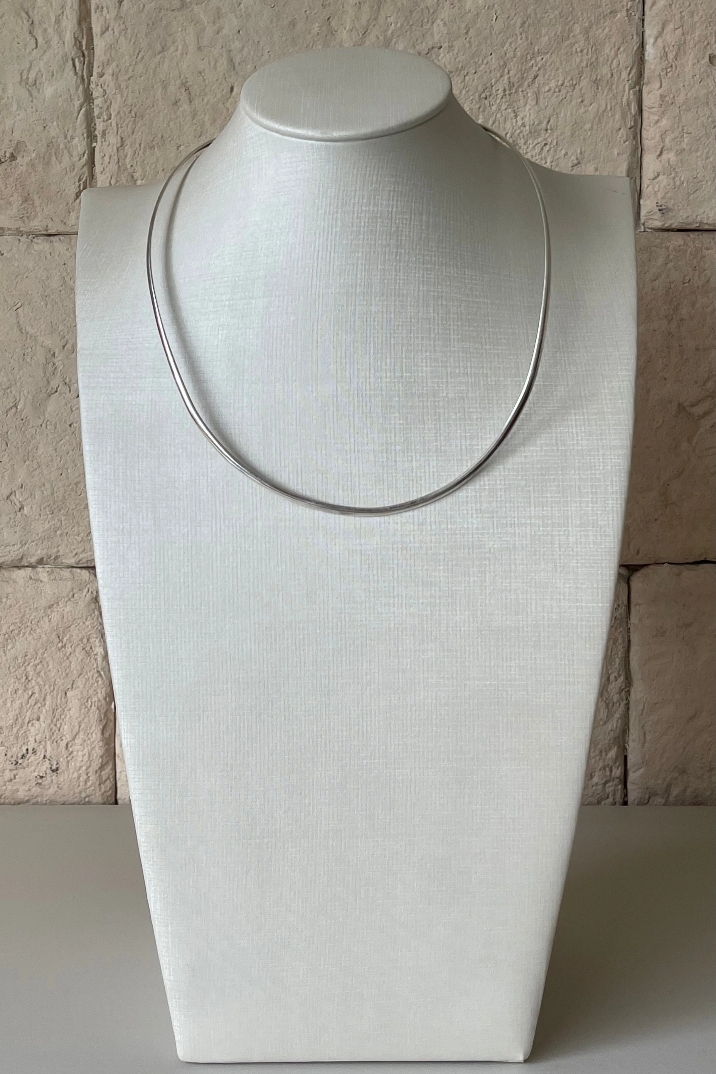 Foto Choker Rígida Lisa em Prata 925