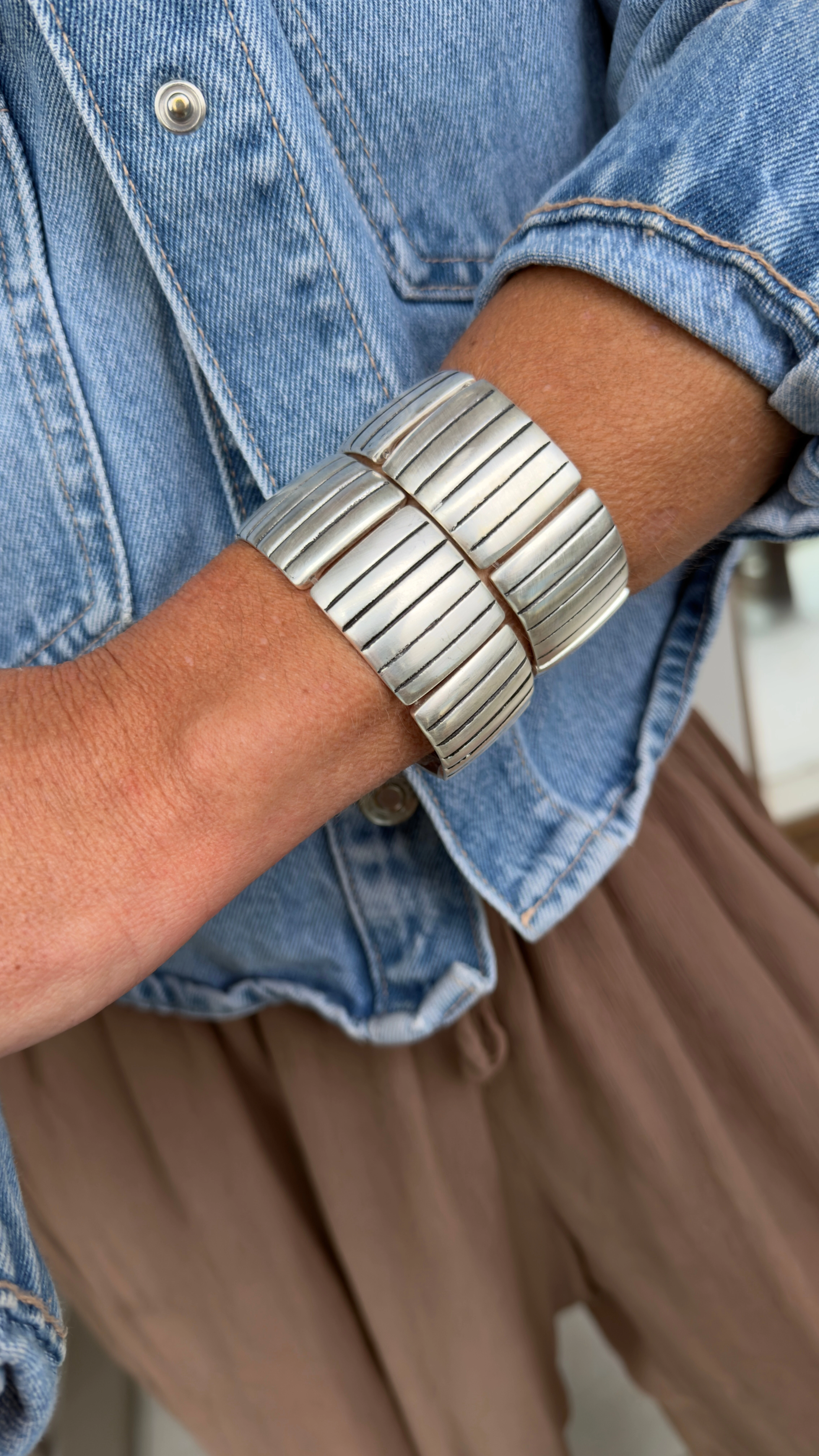 Foto Bracelete Rígido Listrado Banho de Prata