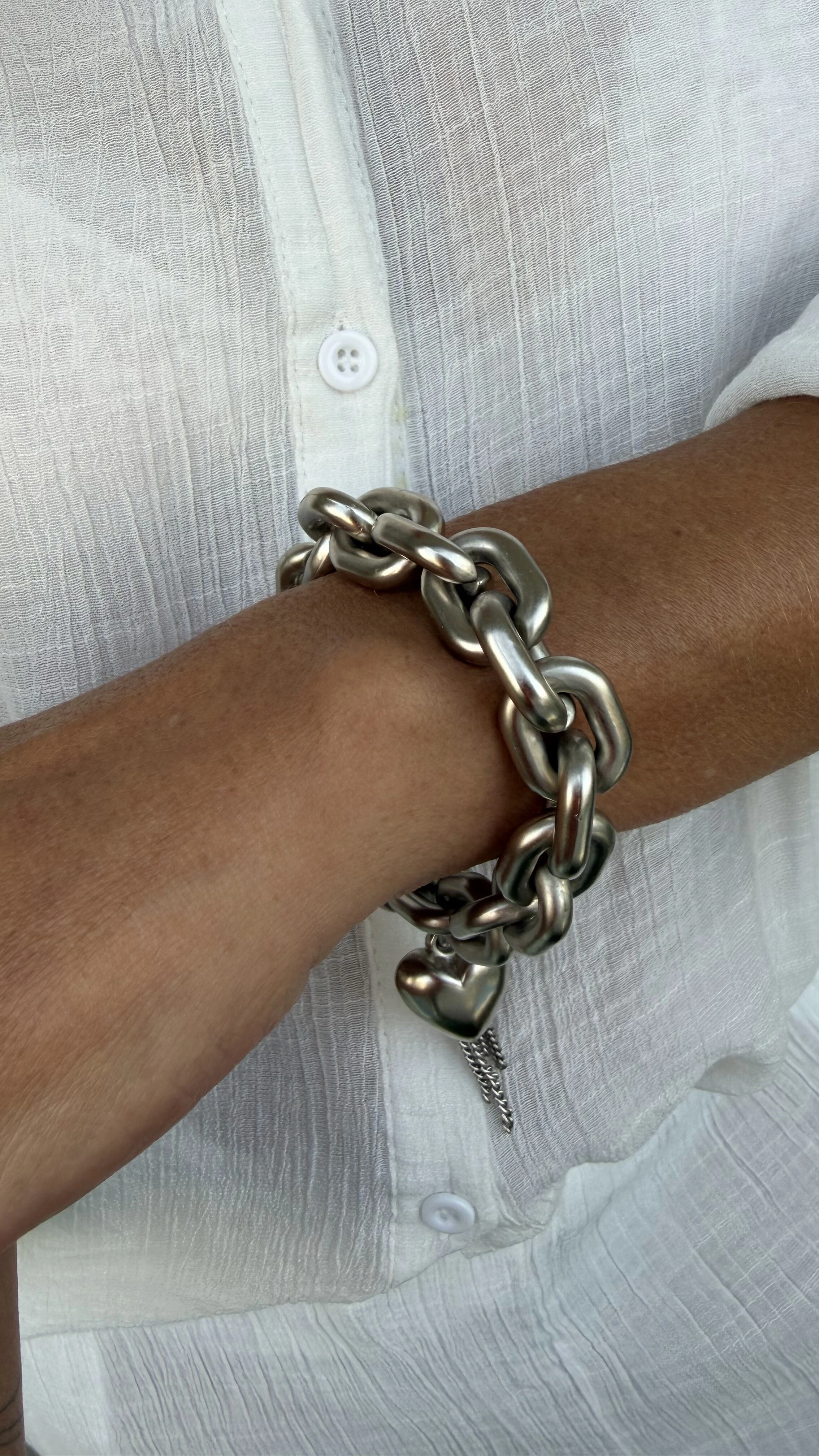 Foto Pulseira Chunky de Elos com Pingente de Coração em Banho de Prata | Tatsi