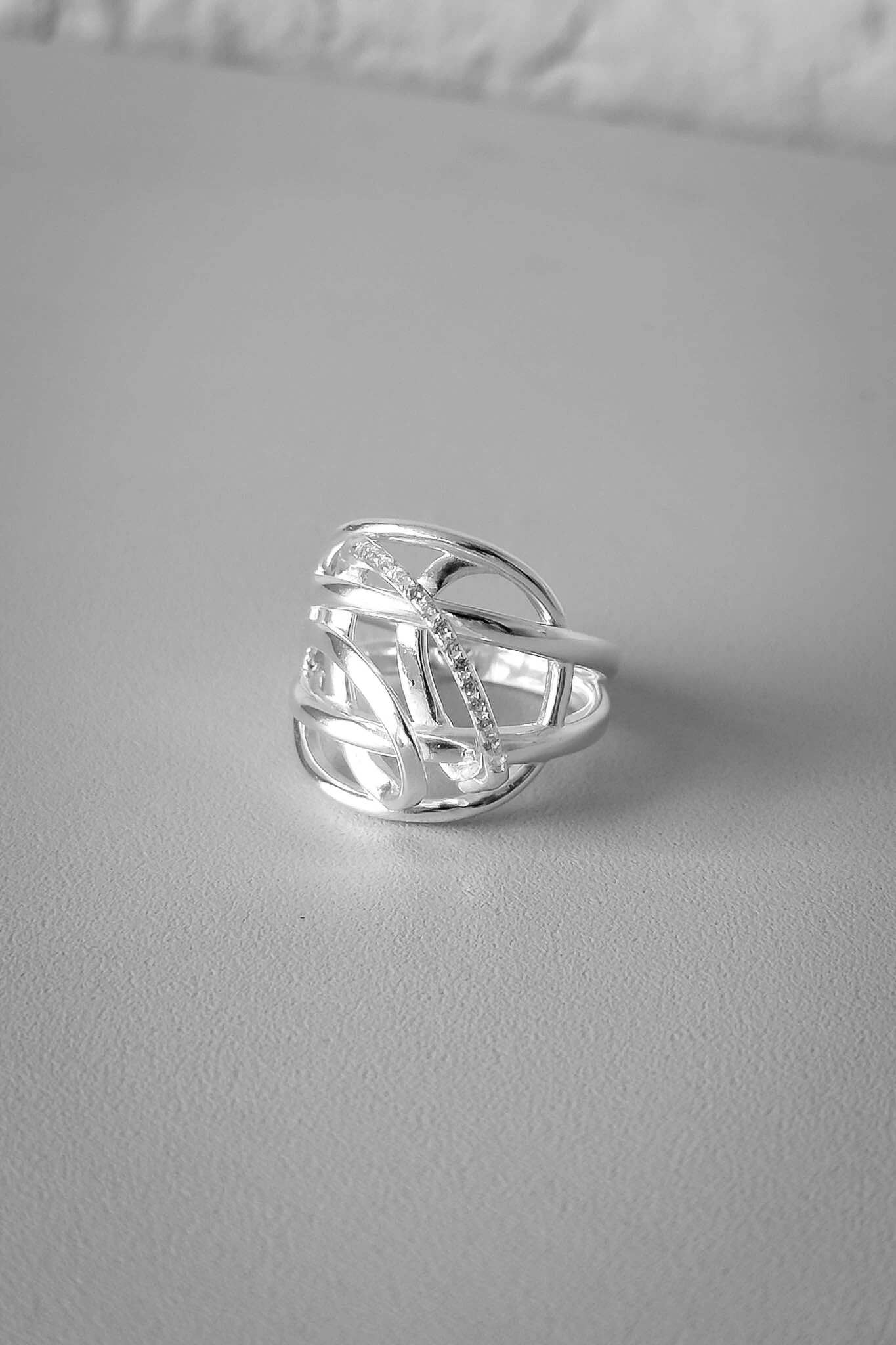 FotoAnel Fio Entrelaçado Zirconias | Prata 925 | Design Orgânico