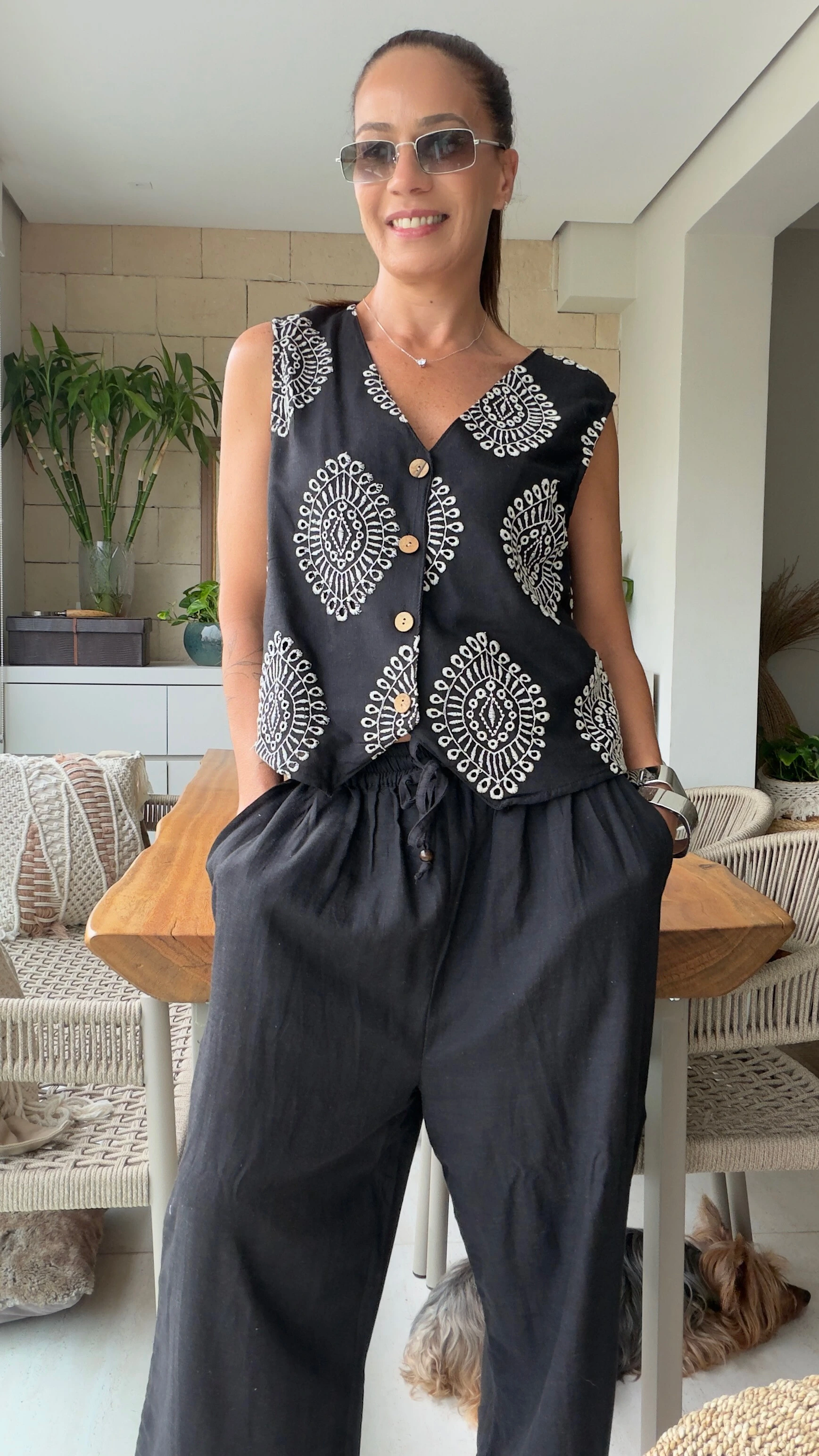 Foto Conjunto Colete Bordado e Calça Pantalona