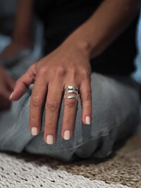 Anel Vazado Orgânico Ajustável | Banho de Prata 925 | Moderno