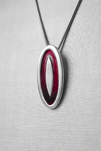 Colar Olho Abstrato Vermelho | Banho Prata 925 | 80 cm