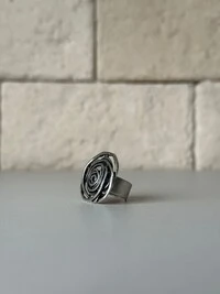 Anel Maxi Espiral Rosa Banho de Prata Envelhecido Ajustável