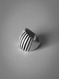 Anel Textura Ondas Ajustável | Banho de Prata 925 | Moderno